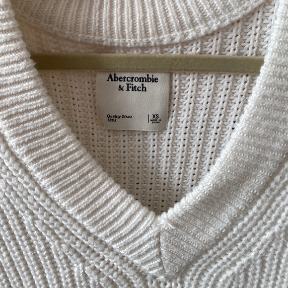 Abercrombie cable knit cropped sweater - Picture 2 of 3